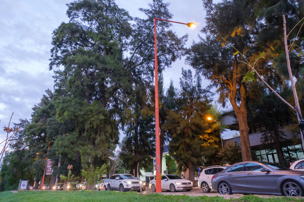 Adm and Gdz Elektrik illuminated the streets in orange to draw attention to violence against women.